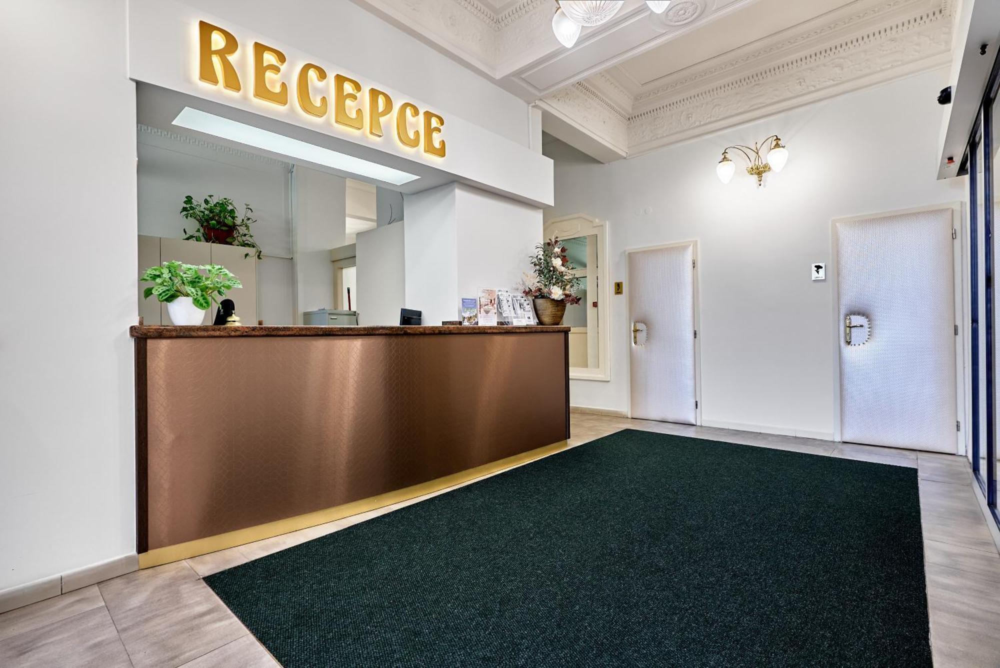 Hotel Maxim Mariánské Lázně Exteriör bild