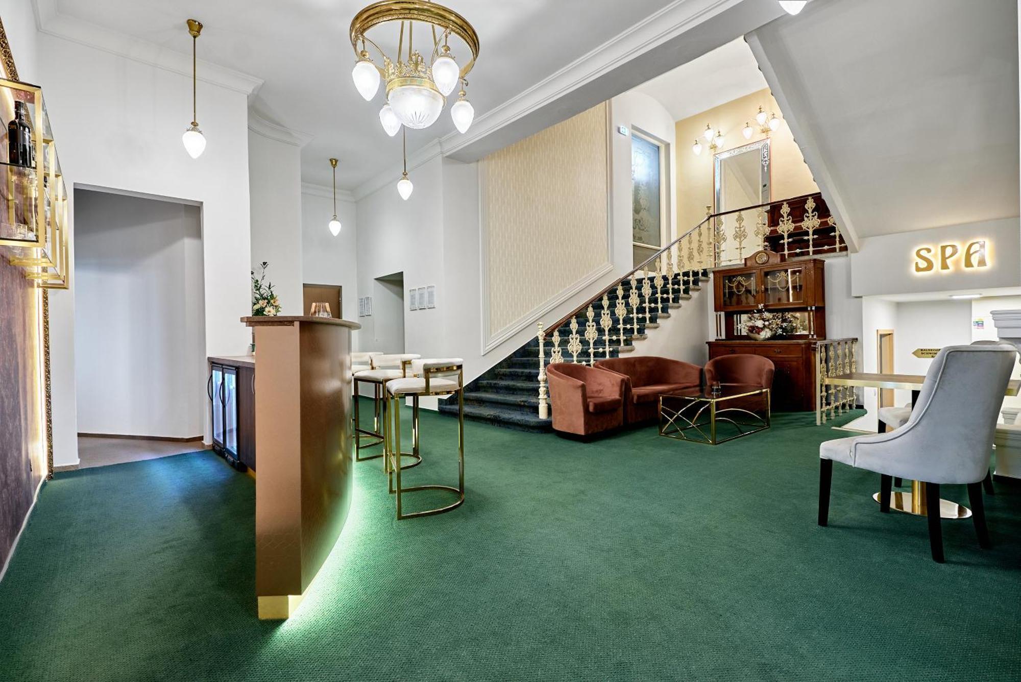 Hotel Maxim Mariánské Lázně Exteriör bild