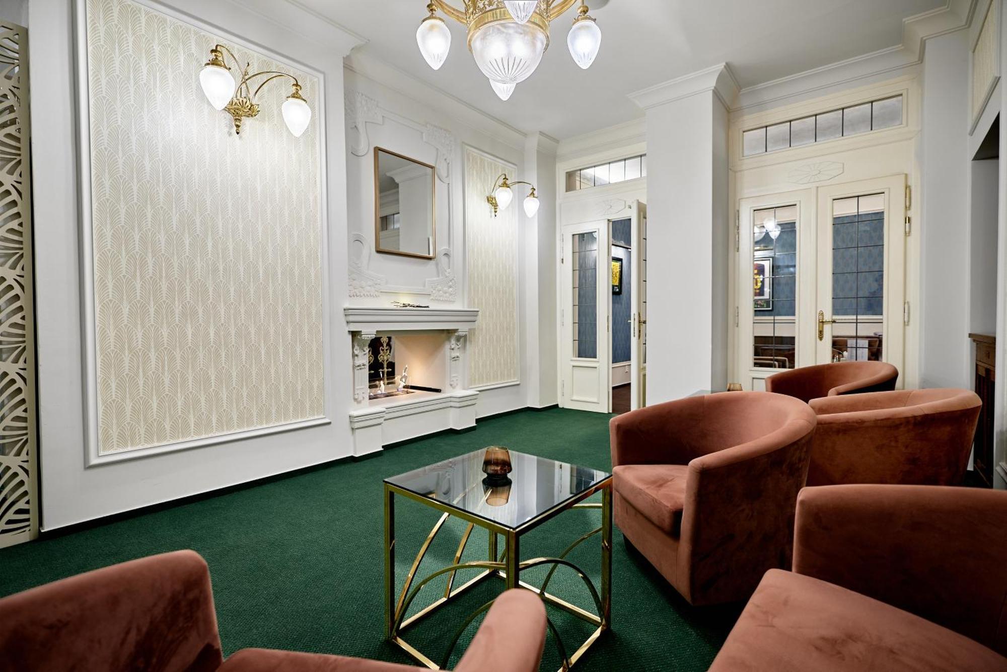 Hotel Maxim Mariánské Lázně Exteriör bild