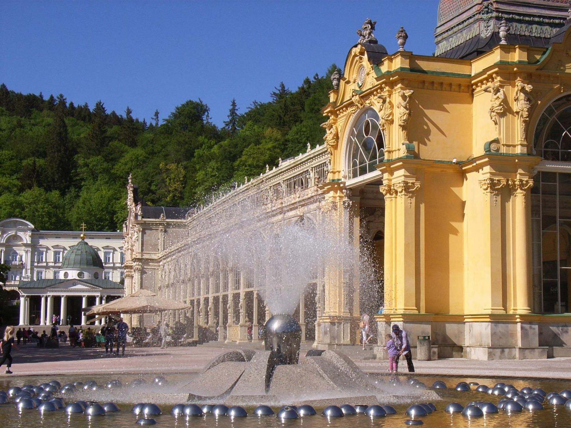 Hotel Maxim Mariánské Lázně Exteriör bild